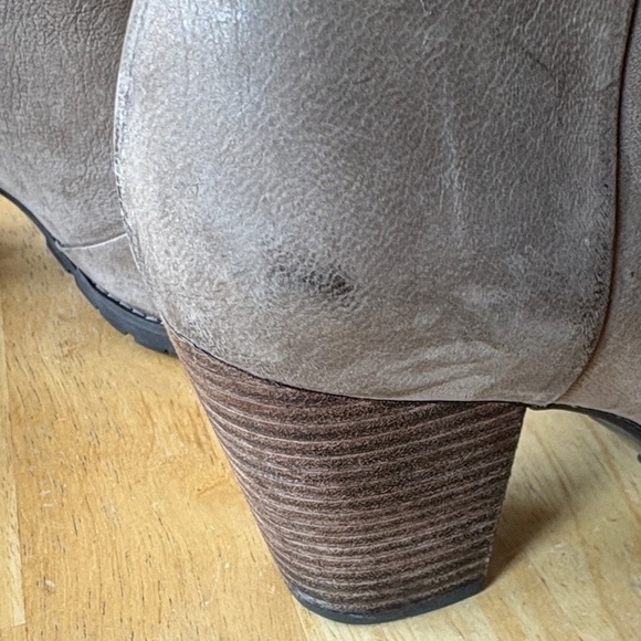 Clarks Mission Manor Ankle Bootie - Picture 9 of 11
